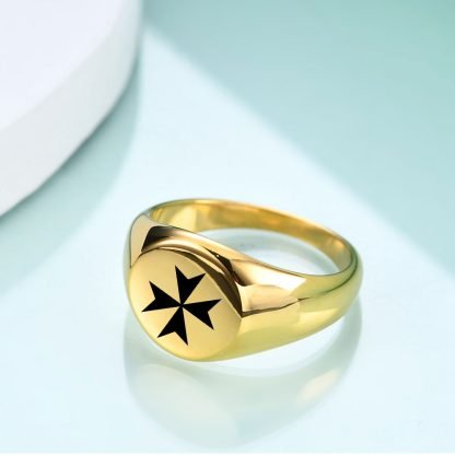 Bague Croix de Malte en Titane – Image 3